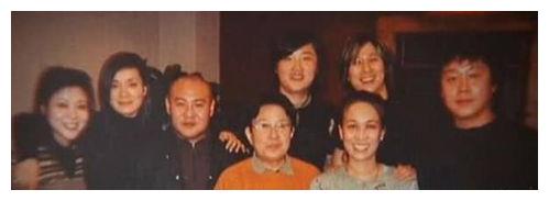 谷建芬近况曝光,穿着素雅接地气,86岁不见白发精气神十足