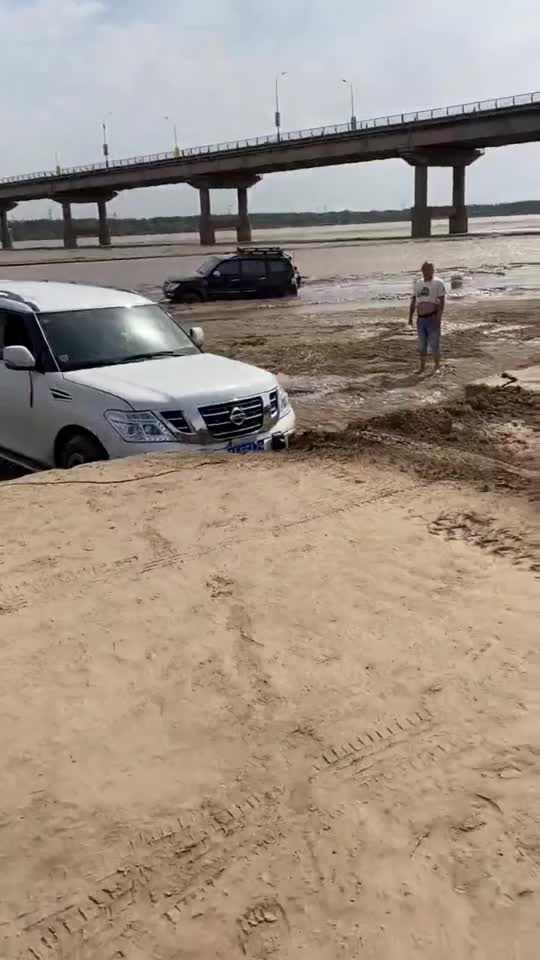 途乐果然是奇葩越野车，每次玩越野，都把大家逗乐了！