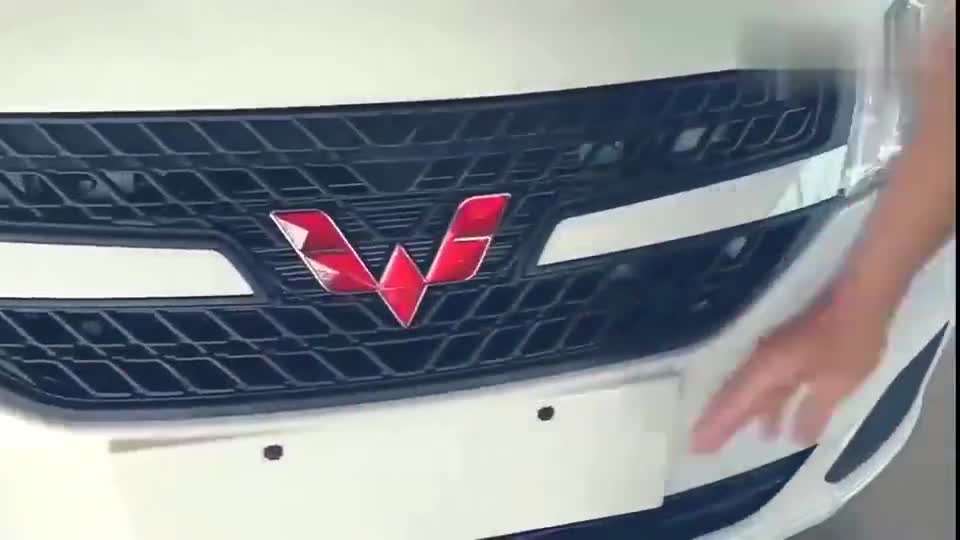 五菱全新神车,新款五菱宏光ConferoS,当它放下座位时,被迷住了.