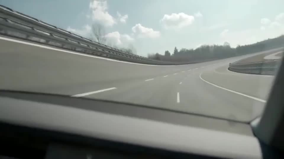 奥迪A8的魔毯悬挂告诉你什么叫如履平地