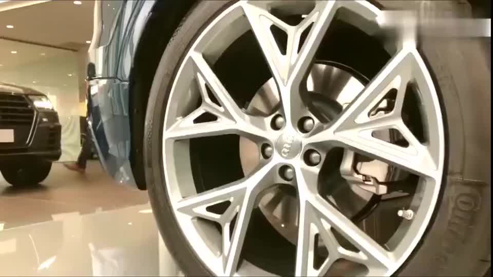 新款奥迪Q8,看到他的外观和内饰,那个色款你看好!