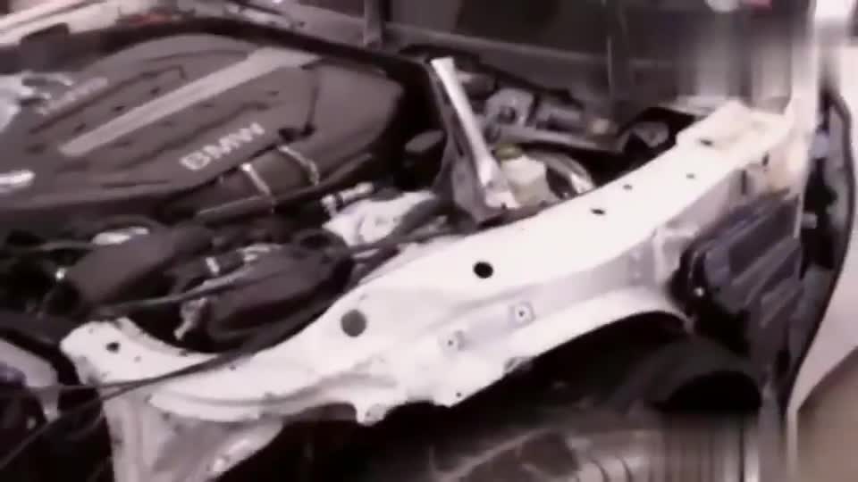 实拍汽修厂退休老师傅修复损毁宝马750，这技术太厉害了