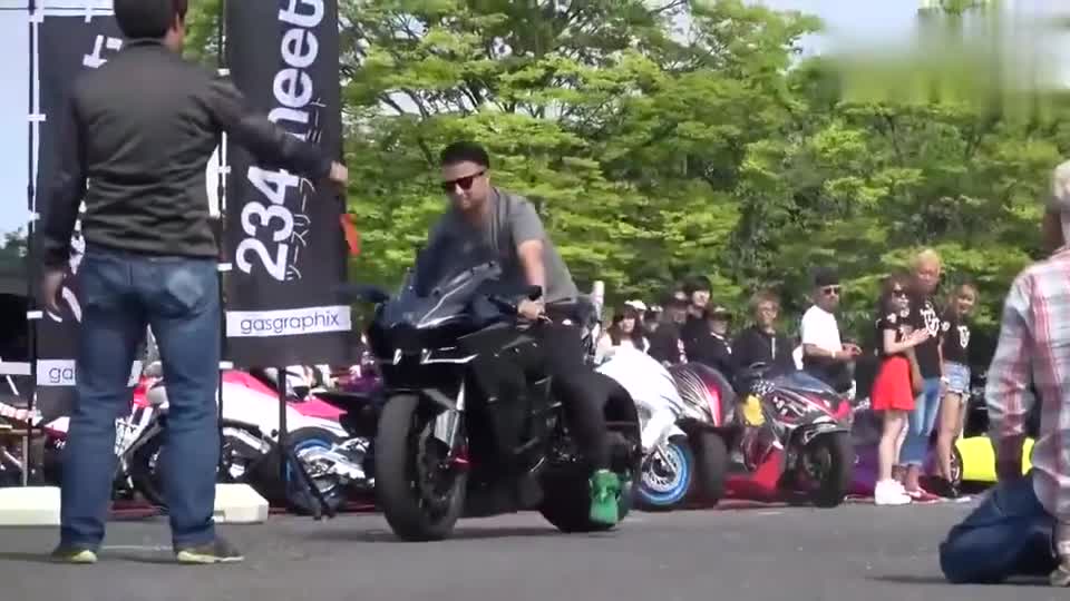 机车摩托：底盘可升降，实拍川崎H2改装车，相当拉风！