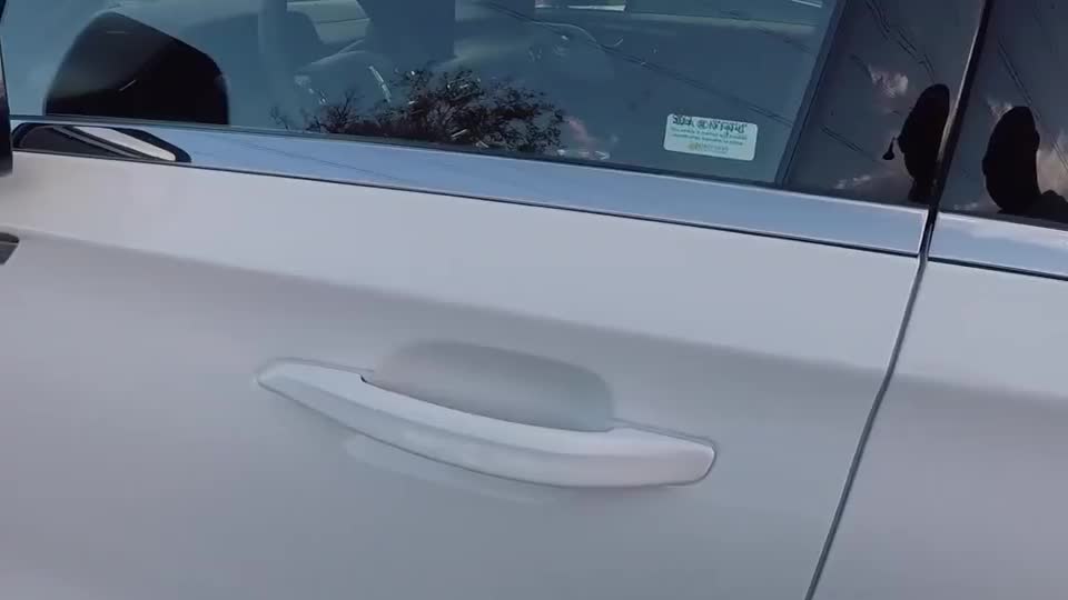 2020款林肯飞行家详细展示，按下钥匙打开底盘升降，好戏开始了