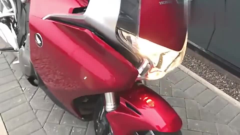 实拍本田VFR1200F，红标本田的质感不是盖的
