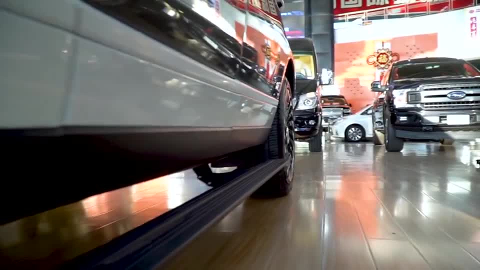 成功典范全新路虎揽胜皇家一号庞大车身威威猛霸气气势十足