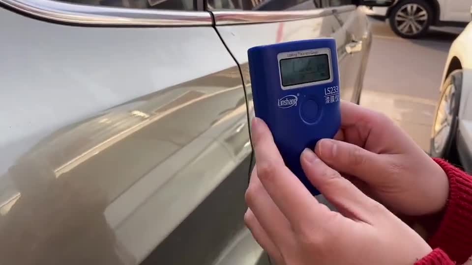 二手车车漆测量如此简单？实拍小姐姐一分钟搞定车漆厚度检测