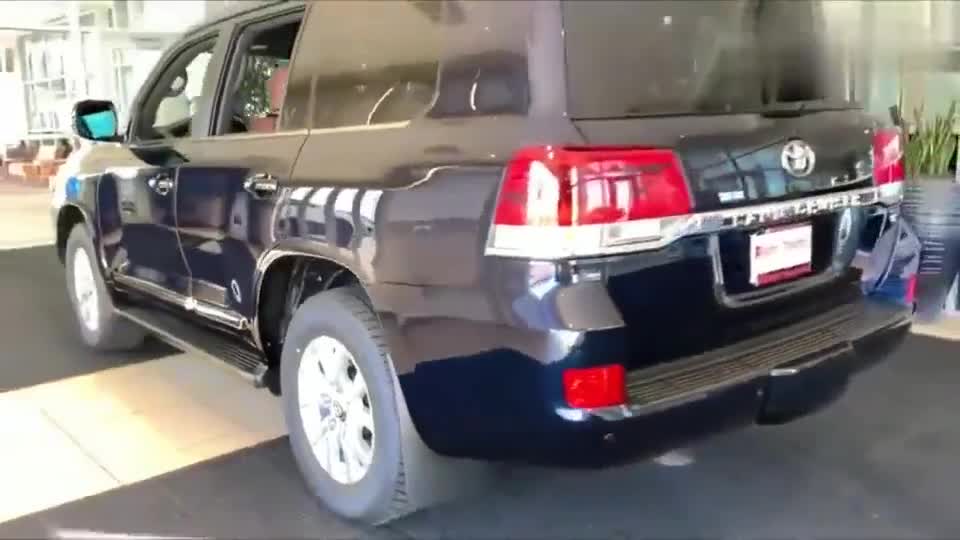 海外实拍新款丰田兰德酷路泽,近距离了解外观内饰后,我心动了