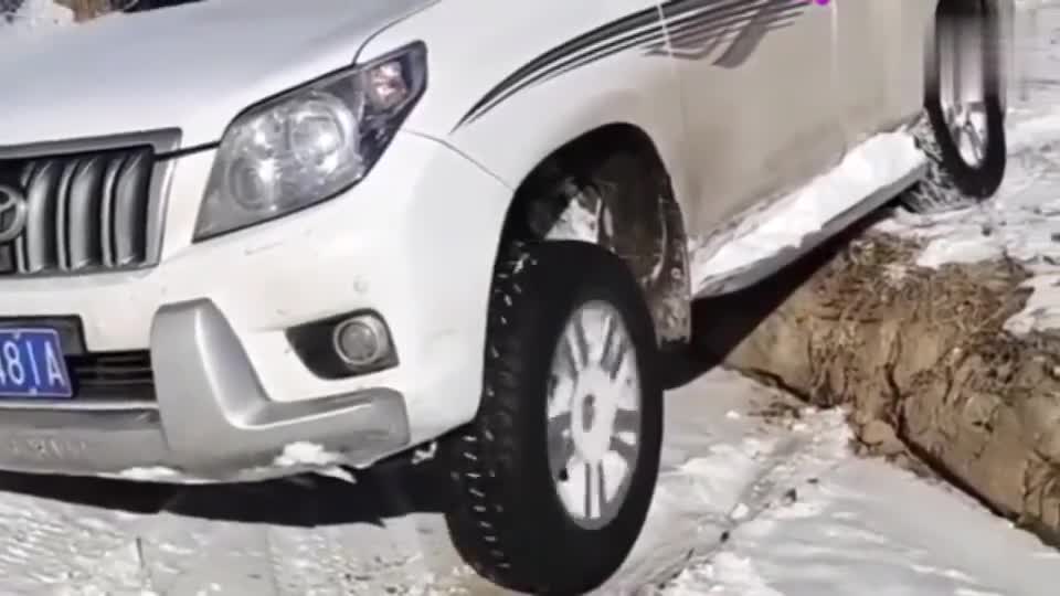 监控实拍：丰田普拉暴力越野，直接忽略底盘的感受！