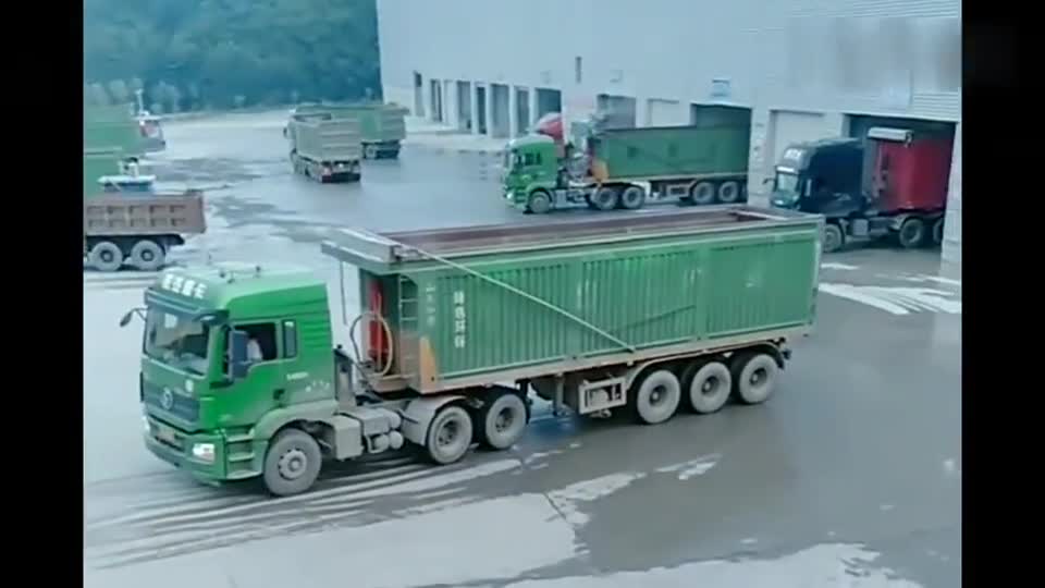 实拍：老司机都是这么倒车的吗？倒库比出库还快，方向盘来回猛打