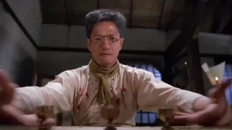 道士请祖师爷上身,大显神威,不料被扎破脚,漏气了