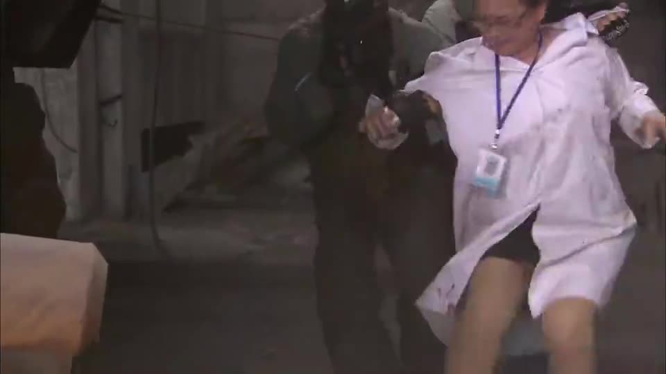 特种兵之火凤凰黑猫太狠心为了逃走居然要杀昔日爱人