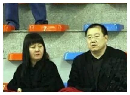 英达现任老婆梁欢照片,英达老婆梁欢照片 新闻