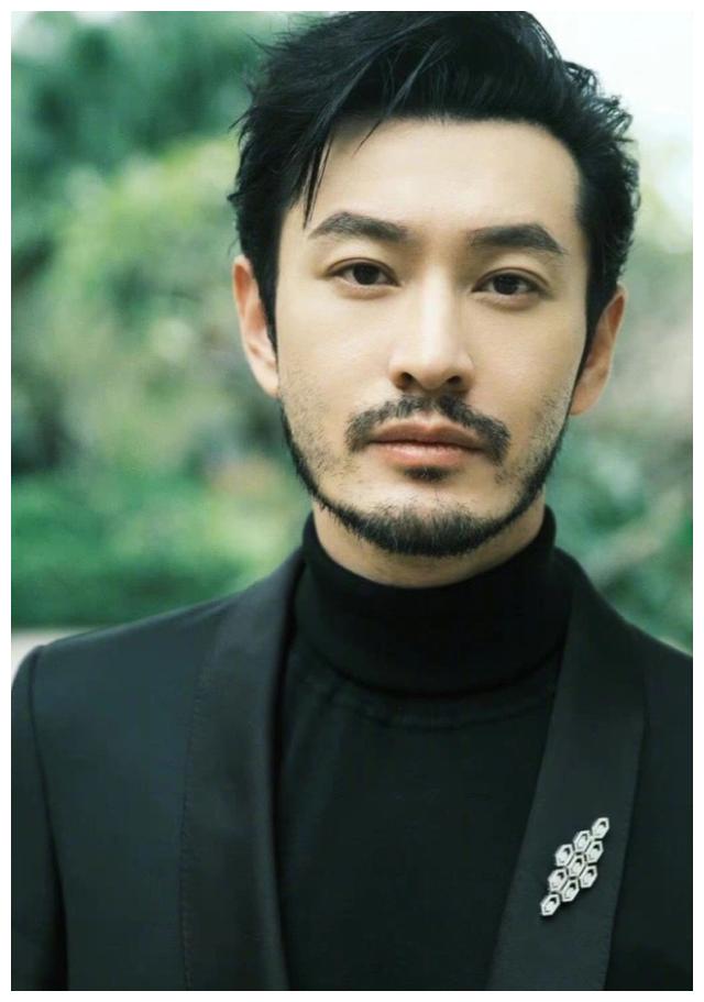 黄晓明被授予骑士勋章刮了胡子尽显成熟男人魅力