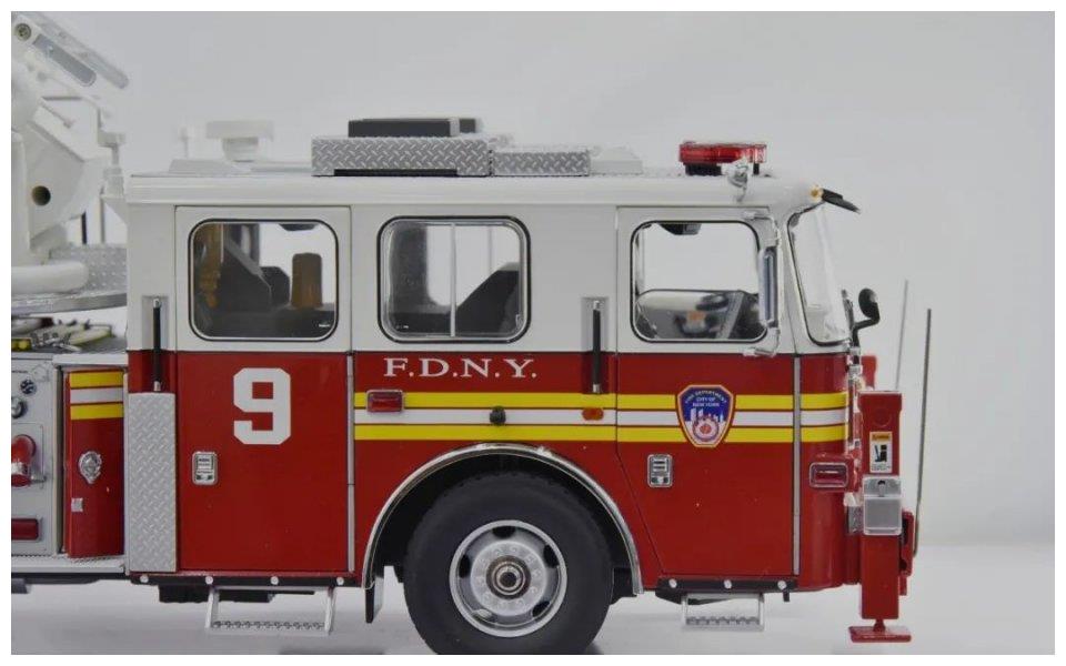 飞机场的消防车模型 5ca1-kcaeqzx0621287.jpg