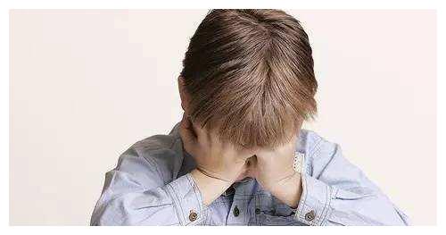 孩子出现孤僻症状，不要着急，这几招教给你