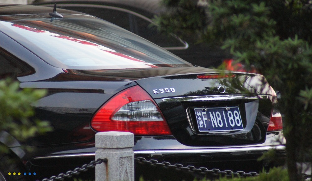 南通通州区街头实拍奔驰E350，车主品位真不一般！