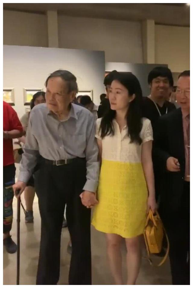 曝翁帆为97岁杨振宁产下一子?杨振宁弟弟