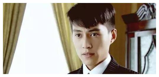 靳东颜值那么高,为何当年会娶二婚的李佳?看完终于知道了