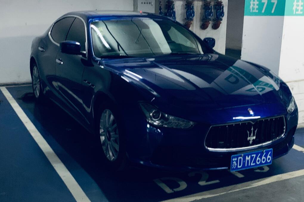 南通圆融广场实拍玛莎拉蒂吉博力，车牌