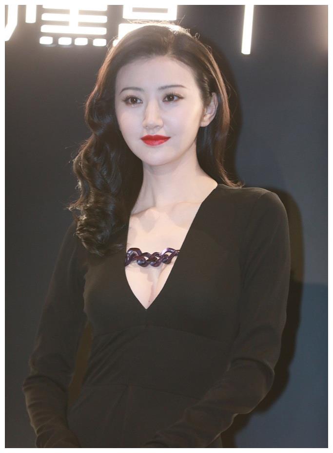 景甜变胖后卧蚕变眼袋,这还是那个仙女吗?