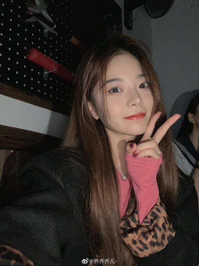 美女网红模特乔乔乔儿迷人写真美照