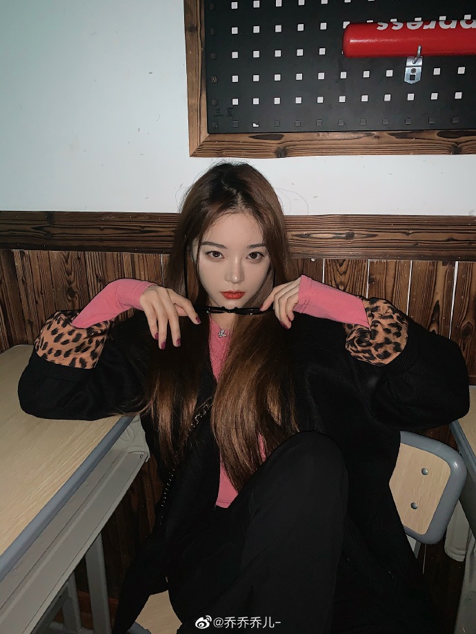 美女网红模特乔乔乔儿迷人写真美照