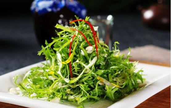 精选美食蒜苔炒鱿鱼醋溜豆芽凉拌苦菊菜清蒸鲈鱼的做法