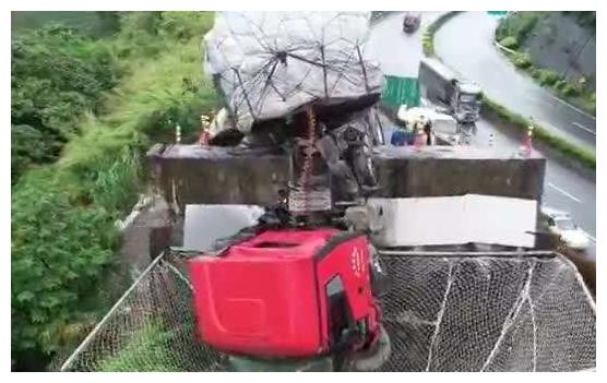全国最“危险”的公路,连续27km下坡,近千辆车失控,百余人丧生