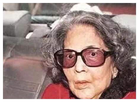 一代赌王何鸿燊去世，身家超5000亿，原配一房为何凄惨至极？