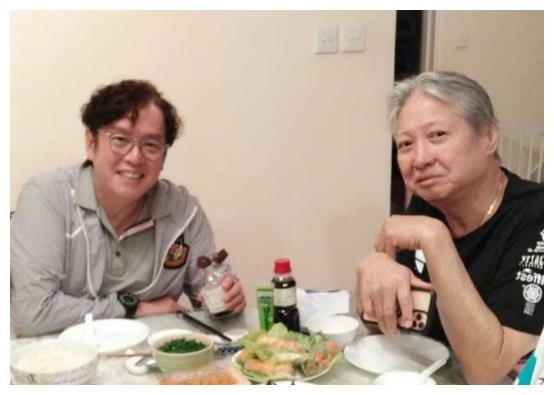 洪金宝暴瘦近百斤,今衣服空荡荡骨瘦如柴,不足半个谭咏麟