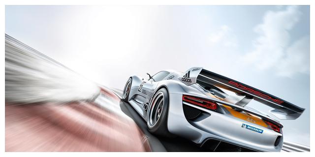 保时捷918 Spyder:首款搭载三驱动单元的超级跑车
