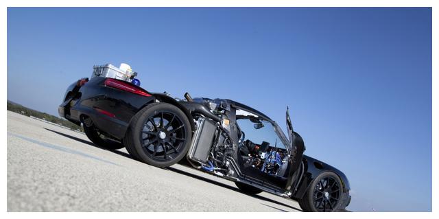 保时捷918 Spyder:首款搭载三驱动单元的超级跑车