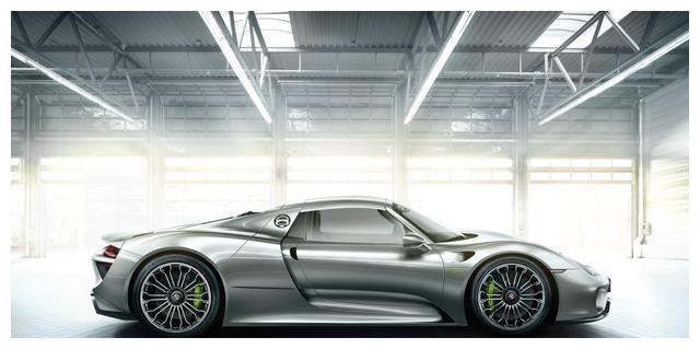 保时捷918 Spyder:首款搭载三驱动单元的超级跑车