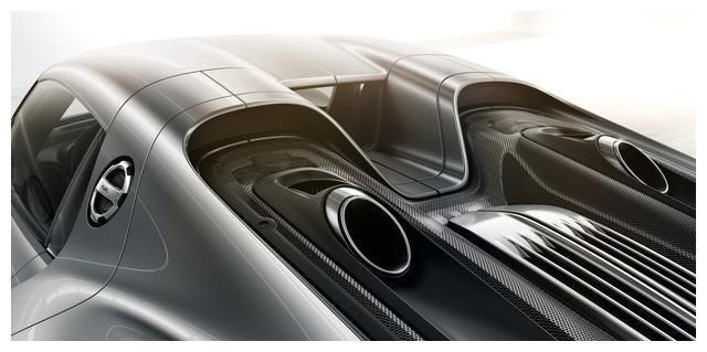 保时捷918 Spyder:首款搭载三驱动单元的超级跑车