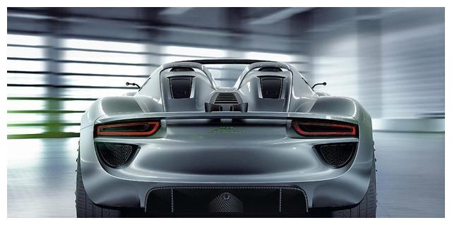 保时捷918 Spyder:首款搭载三驱动单元的超级跑车