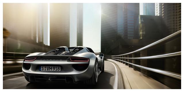 保时捷918 Spyder:首款搭载三驱动单元的超级跑车