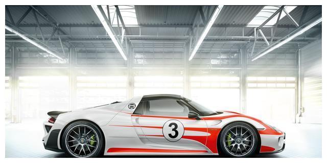 保时捷918 Spyder:首款搭载三驱动单元的超级跑车