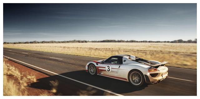 保时捷918 Spyder:首款搭载三驱动单元的超级跑车