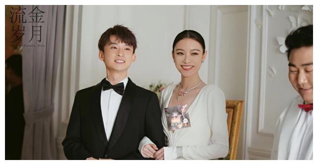 32岁倪妮婚纱照曝光,瘦出排骨胸气场却胜超模,手挽董子健超甜