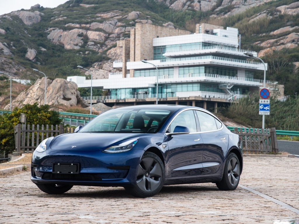 特斯拉model5新款,特斯拉新款model3 宝马3系爆发 特斯拉model 3进前十 5月高端车销量盘点