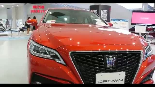 颜值不输宝马5系实拍第15代丰田皇冠混动版