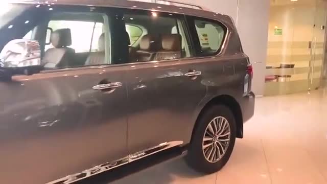 还嫌弃“沙漠之王”太丑吗？日产途乐到货，这颜值不服不行