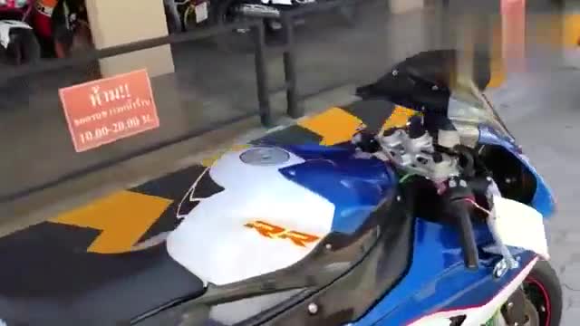 两轮超跑,实拍宝马S1000RR,顶级排气加持,声浪完美