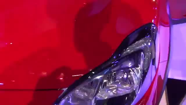 车展实拍新款欧宝Adam，车身不大显得小巧玲珑