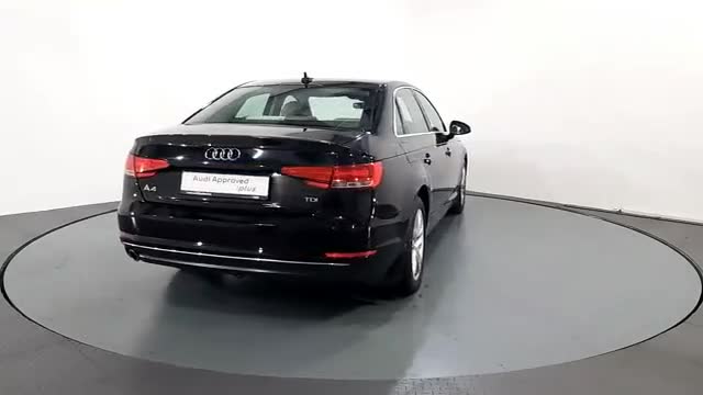 旧款新款奥迪A4同台展示，是否变帅