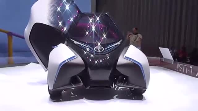 车展实拍全新丰田i-TRIL概念车，这台车开上路一定很拉风