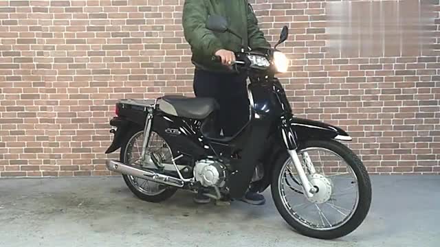 实拍本田“幼兽”C110，来听听“神车”的声浪如何