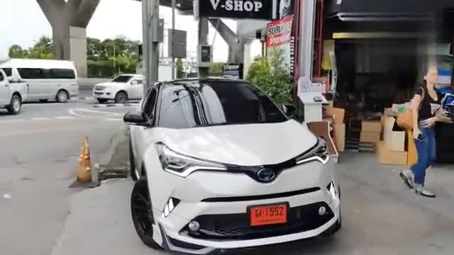 国外实拍改装丰田CHR，钢炮姿态的