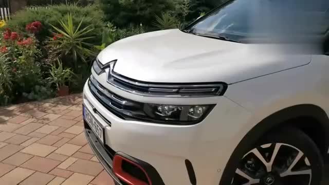 敦实大气潮流感十足，实拍雪铁龙